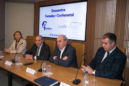 Maite Castrillejo, José Miguel Guerrero, Andrés Hernando y Esteban Pérez en el encuentro de  Confemetal y Femebur. TOMÁS ALONSO