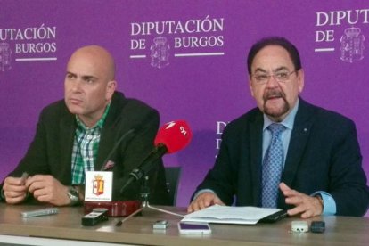 Ricardo Pizarro y Ángel Guerra, ayer durante la presentación de los trabajos de consultoría de Sodebur.-D.S.M.