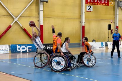 Álvaro anotó diez puntos en el partido de este sábado ante el conjunto de San Sebastián. SERVIGEST