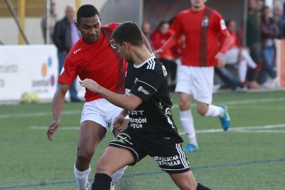 Lance del partido que enfrentó la pasada campaña al Real Burgos con el Seat Arlanzón Motor. RAÚL OCHOA