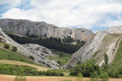 Las Loras destaca por la belleza que ofrecen sus paisajes.-ECB