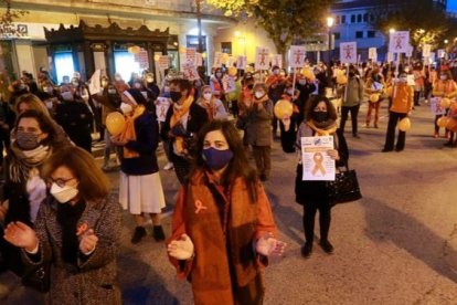 La protesta se celebró frente a la Subdelegación del Gobierno de Burgos. RAÚL OCHOA