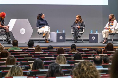 Jornada 'Emprendedora con A' en Burgos. Universidad Isabel I.