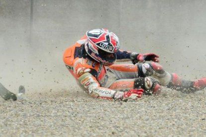 Marc Márquez (Honda) rueda por la escapatoria del circuito de Mugello, en el 2013, cuando se tiró de su moto a 280 kms/h.-AFP / GIUSEPPE CACACE