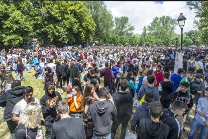 La meteorología dio una tregua y miles de burgaleses acudieron a disfrutar de la fiesta de El Parral.-ISRAEL L. MURILLO