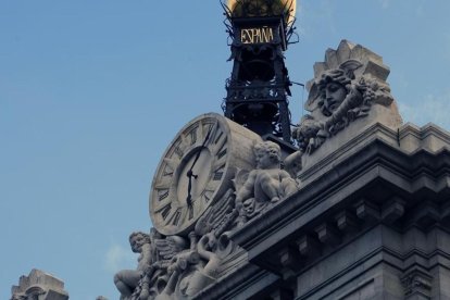 Detalle de la fachada del Banco de España en la Plaza de Cibeles, en Madrid. /-AGUSTIN CATALAN