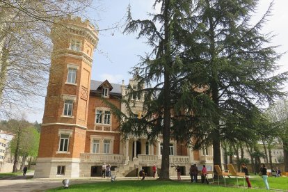 El Palacio de la Isla es la sede del Instituto de la Lengua