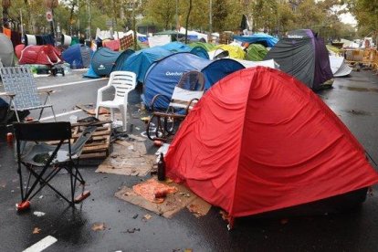 Acampada en la plaza de la Universidad.-JORDI COTRINA