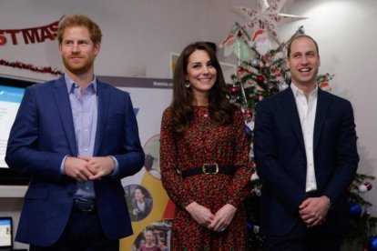 El príncipe Enrique junto a su hermano Guillermo y Kate Middleton en el cumpleaños de la duquesa de Cambridge.-The Sun