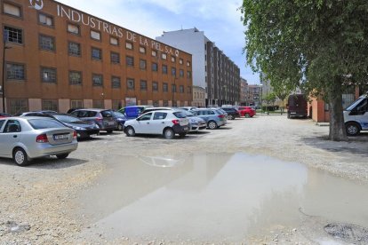 La calle Real en su conexión con la calle Antonio García Martín se convierte enuna ‘piscina’ los días de lluvia.-ISRAEL L. MURILLO