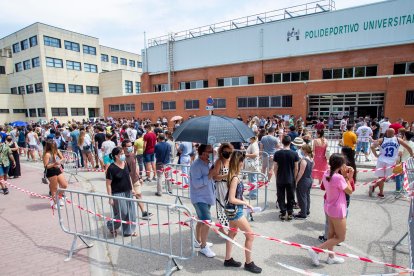 El calendario de vacunaciones sigue su curso y ya beneficia a la población menor de edad. SANTI OTERO