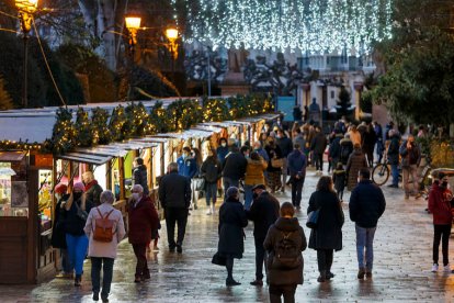 El Mercado Navideño de Oficios Artesanos en su edición de 2021.  SANTI OTERO