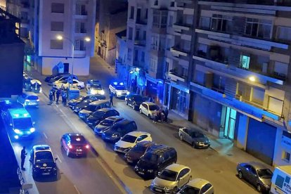 Foto de archivo de una intervención policial en la confluencia con calle Hospicio de Aranda. ECB