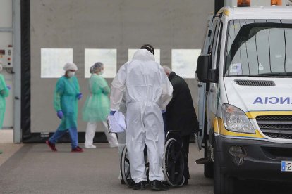 Aunque siguen entrando pacientes contagiados por coronavirus, la actividad en el HUBU se mantiene estable. / RAÚL G. OCHOA