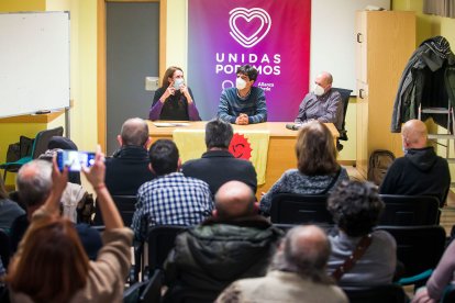 Una treintena de personas participó en este acto. TOMÁS ALONSO