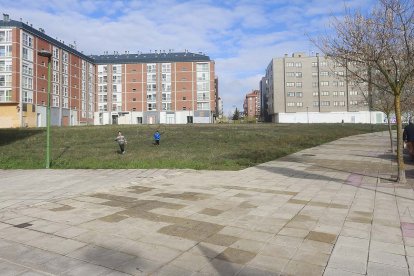 Parcela donde está prevista la construcción del Centro Cívico Oeste.