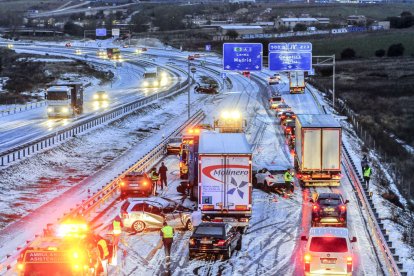 Imagen de una accidente múltiple registrado el pasado año en la A-1 . ISRAEL L. MURILLO