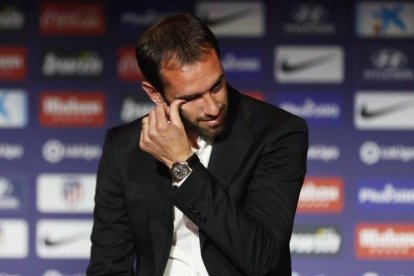 Diego Godín, emocionado, en su despedida del Atlético de Madrid.-