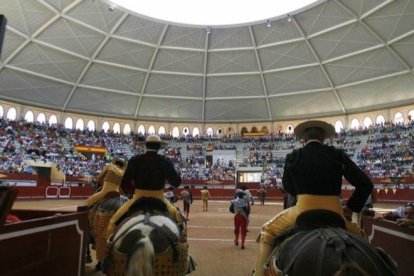 La plaza de toros de Aranda durante un festejo.