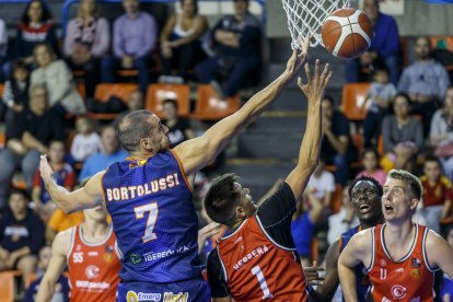 Bortolussi, durante el partido del Tizona ante Navarra jugado en El Plantío. SANTI OTERO