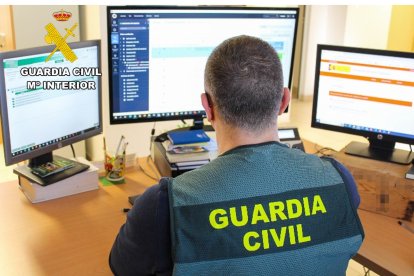 Detenida en Ávila por ‘ciberstalking’ a través de telefonía a una vecina del Alfoz de Burgos. GUARDIA CIVIL