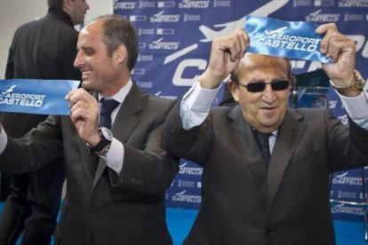 Francisco Camps y Carlos Fabra, durante la inauguración del aeropuerto de Castellón.-MIGUEL LORENZO