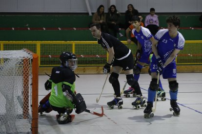 Lance de un partido reciente en El Plantio. SANTI OTERO