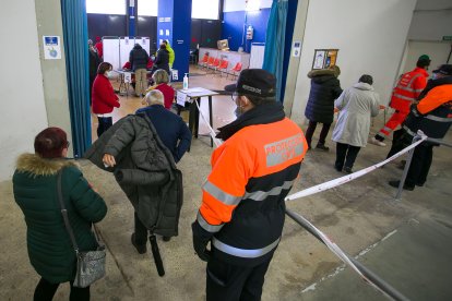 Las colas apenas se daban en el interior de la instalación, pero no llegaban al exterior. TOMAS ALONSO