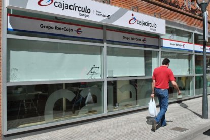 Imagen de una oficina de Ibercaja en Burgos.