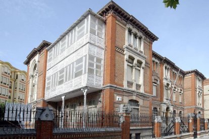 Instalaciones del antiguo colegio Niño Jesús hoy vacías tras el traslado a Parralillos.-ISRAEL L. MURILLO