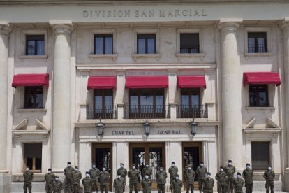 Foto de familia de una reunión en la sede de la División San Marcial. ECB.