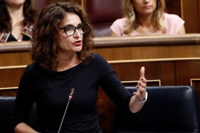 La ministra de Hacienda, María Jesús Montero, durante su intervención en una sesión de control al Gobierno.-MARISCAL (EFE)