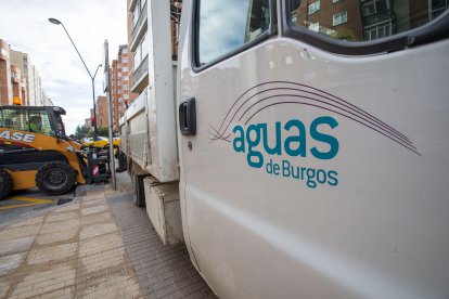 Imagen de una obra del servicio de Aguas. TOMÁS ALONSO