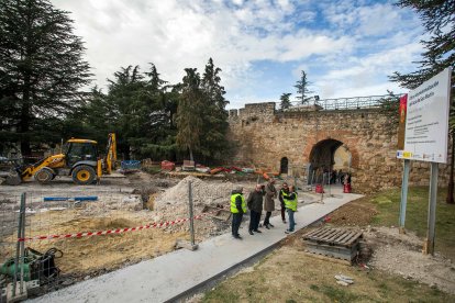 Las obras del Arco de San Martín vistas desde el Solar del Cid. TOMÁS ALONSO