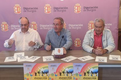 Eduardo Munguía, Ángel Carretón y José Antonio del Olmo, durante la presentación del encuentro. SANTI OTERO