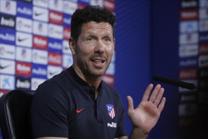 Diego Simeone en una reciente rueda de prensa-JUAN CARLOS HIDALGO (EFE)