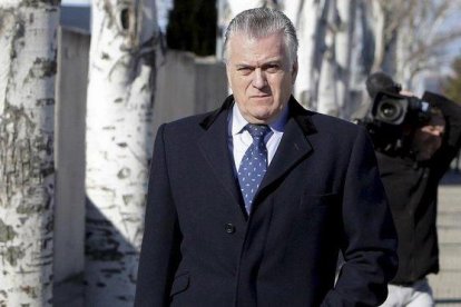 El extesorero del PP Luis Bárcenas, a su salida de la sede de la Audiencia Nacional en enero del 2017, cuando se reanudó el juicio del caso de corrupcion politica Gürtel.-EFE