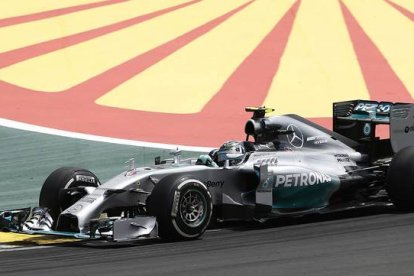 El Mercedes de Nico Rosberg, durante el GP de Brasil, en el circuito de Interlagos.-AP