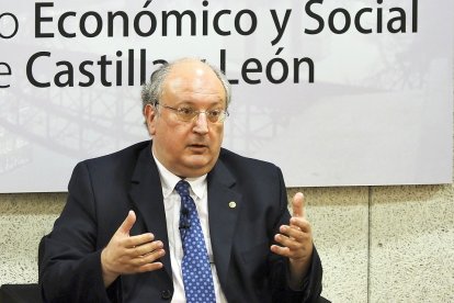 PHOTOGENIC/MIGUEL ÁNGEL SANTOS. VALLADOLID. 29/7/2020.
MESA REDONDA EN EL CES MODERADA POR PABLO LABLO, CON LAS ORGANIZACIONES AGRARIAS PARA VER COMO ESTÁ EL SECTOR EN LA ACTUALIDAD
"Futuro del papel agrario de Castilla y León"