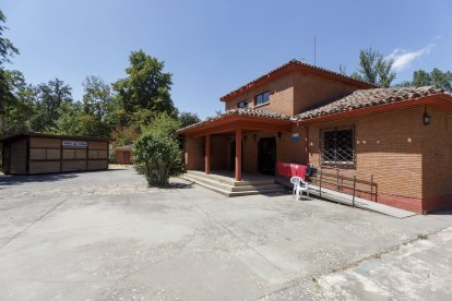 Entrada al bar de Fuentes Blancas. SANTI OTERO