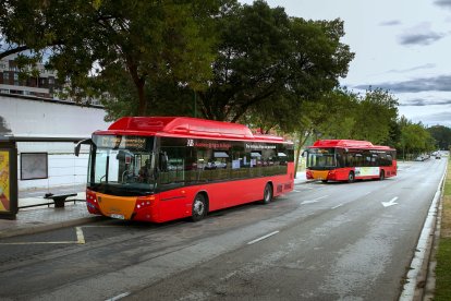 Salida de la nueva línea Circular, frente al José Luis Talamillo. TOMAS ALONSO