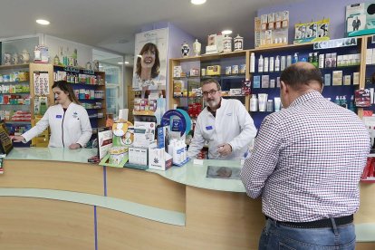 Farmacia en Miranda de Ebro. / RAÚL G. OCHOA