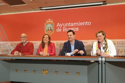 Juan Ruiz, Rosario Pérez, Daniel de la Rosa y Adelaida Sagarra, durante la presentación de la exposición. ECB.