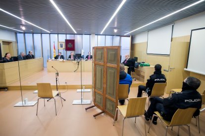 Instante de la primera jornada del juicio al osteópata de Las Merindades. TOMÁS ALONSO