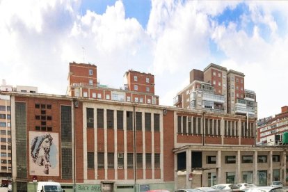 Vista del Mercado Norte desde la plaza Hortelanos.-ISRAEL L. MURILLO