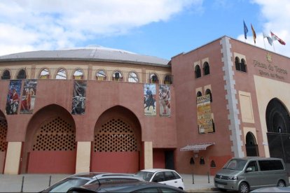 La plaza de toros de Aranda de Duero tendrá cuatro festejos en septiembre. L. V.