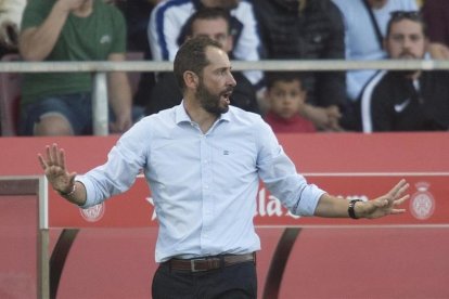 Machín durante el Girona-Madrid en Montilivi.-JORDI COTRINA