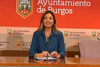 Carolina Blasco, portavoz del PP, durante la presentación de la propuesta. ECB