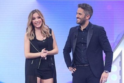 Mireya, la expulsada de ayer de OT, con el presentador, Roberto Leal.-RTVE