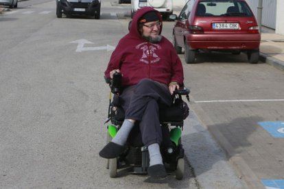 Dabiz Riaño, en Burgos, tras visitar el centro de Aspaym antes de iniciar su proyecto documental por Europa. RAÚL G. OCHOA